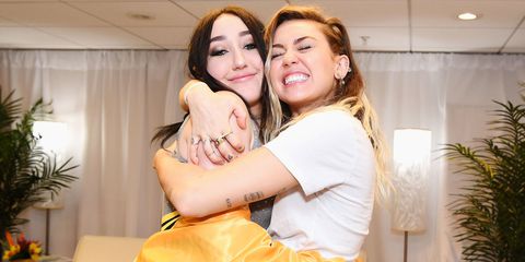 landscape-1501469888-elle-miley-cyrus-noah-cyrus