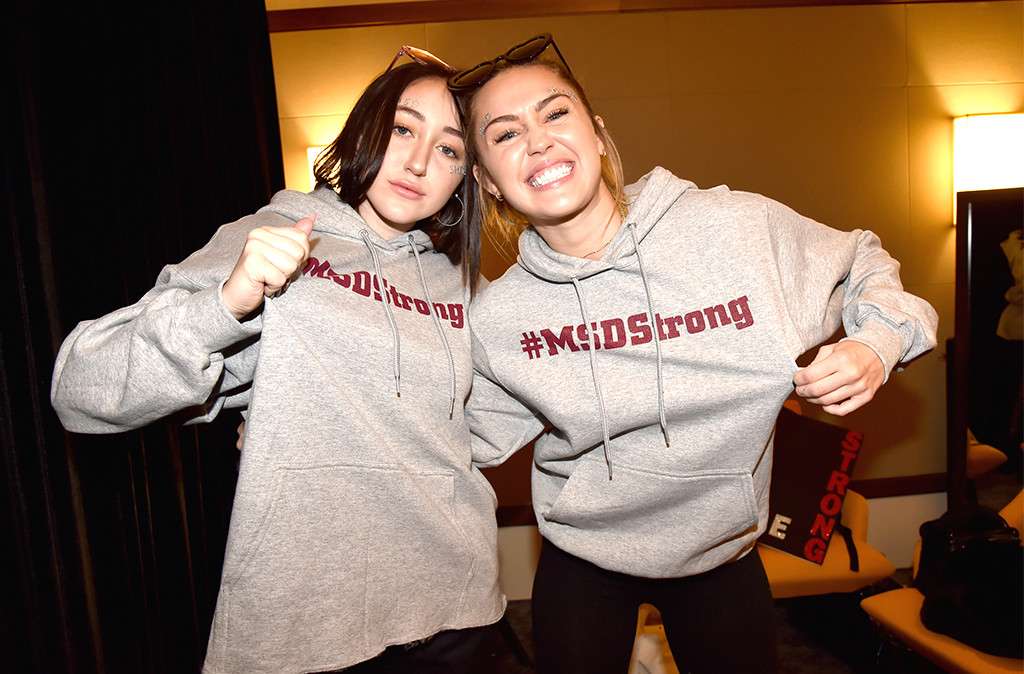 rs_1024x674-180324095439-1024-miley-cyrus-noah-cyrus-march-for-our-lives-32418